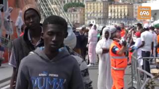 salerno-oggi-lo-sbarco-di-quasi-mille-migranti