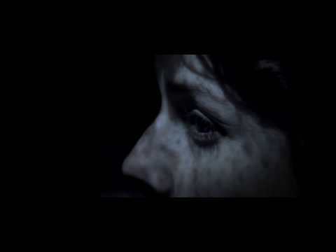 afbeelding 'She's lost control' (tráiler)