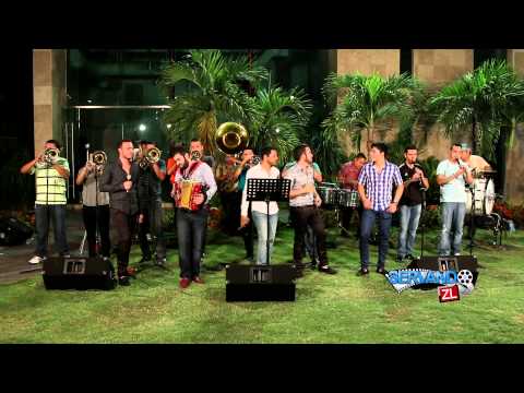 Grupo Fernandez Ft. Banda Renovacion - El Pariente De La O (En Vivo 2015)