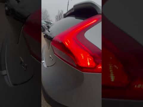 фото volvo v40 cross country i 0