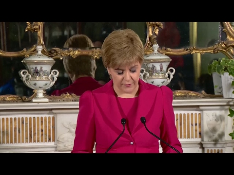 Nicola Sturgeon: "choice must be offered between Automn 2018 and Spring 2019"