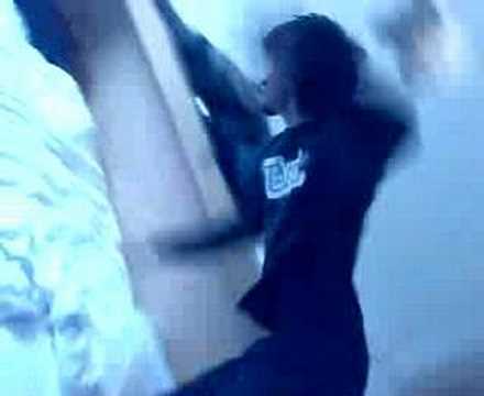 Sprung in DIMI'S Bett