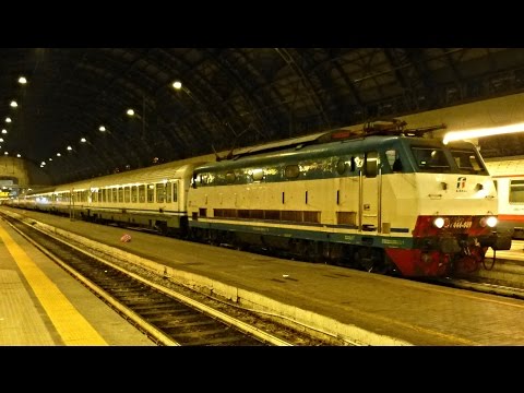 Milano Centrale By Night; Frecciabianca 9823, Intercity 679 e bis di locomotive in manovra