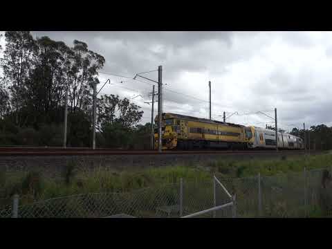 G513 hauling an M-set as SSR 4178 - 7/1/23