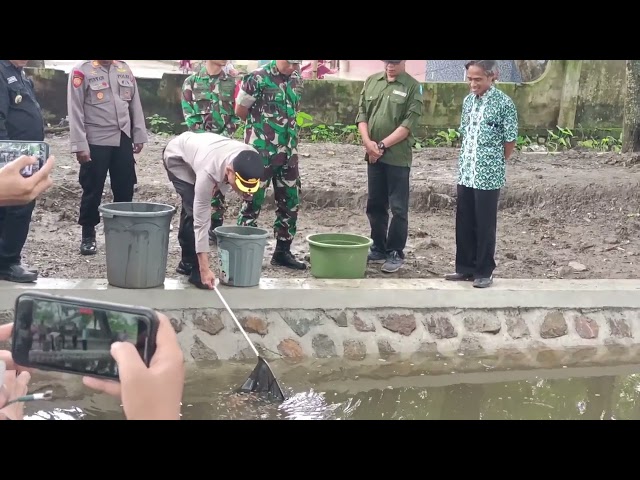 Kapolres & Dandim Ponorogo saat lepas Benih ikan nila
