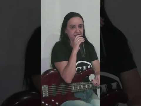 Vanessa da escola Cantinho Musical falando da sua história e sobre como começou a escola.