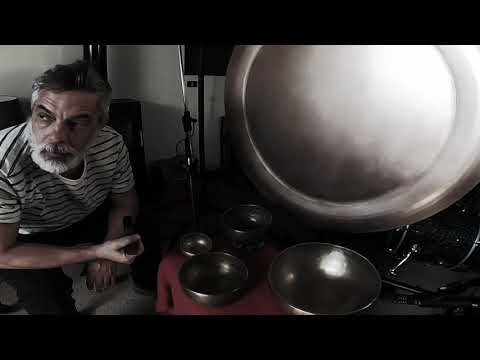 Leo Cesari A healthy practice to defeat anxiety and regain balance, gong bath and tibetan bells.