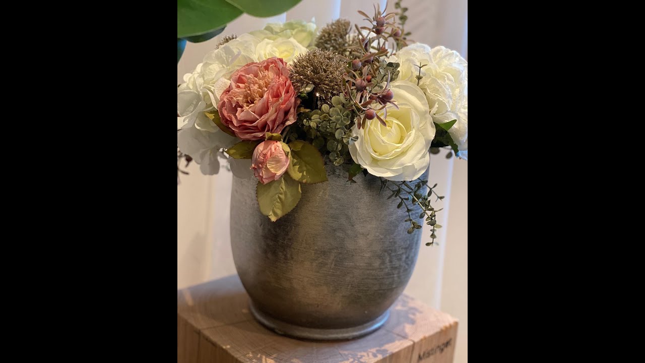 Hoe maakt Mistinget haar bloemstukken Deze bloemen verwelken niet omdat we kunstbloemen gebruiken.