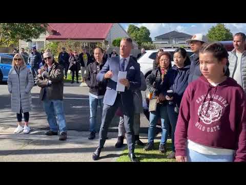 Live Auction @ 27 Darling Street, Hughesdale, Vic 3166