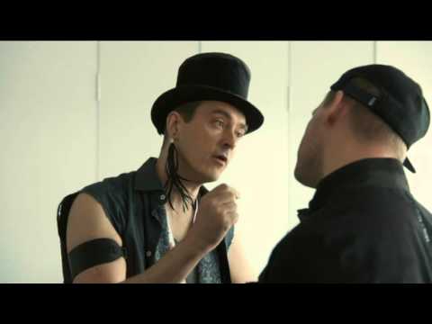 Peder får förfrågan att tala ut i pressen - Boy Machine (TV4)