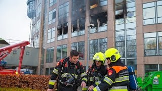 preview picture of video 'Grote brand in kantoorgebouw Crocs aan de Planetenbaan in Hoofddorp'
