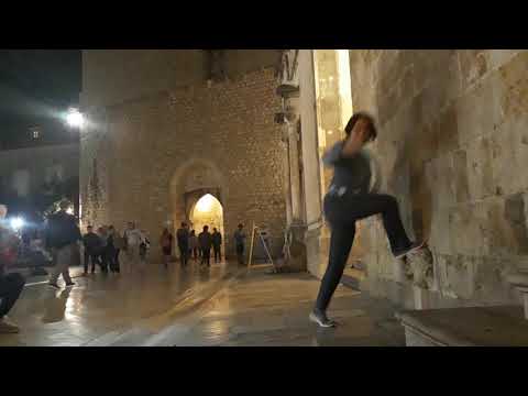 Jumps on Maskeron, Dubrovnik Stradun 2018- Turisti skacu na Maskeron