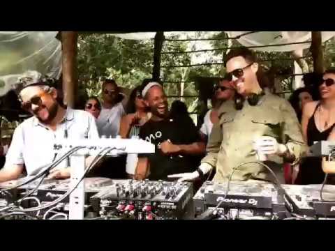 Maceo Plex playing Crash Course In Science “Flying Turns”