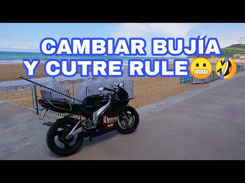 CÓMO CAMBIAR BUJÍA MOTO y RULE cita a ciegas jajajaja Aprilia RS 125