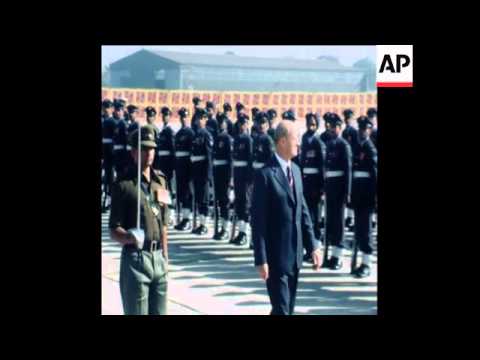 SYND 8 12 76 GHANDI AND PRESIDENT AHMED WELCOME PRESIDENT LOSONCZI AND WIFE FROM HUNGARY