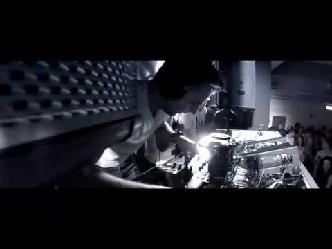 Hardwell vs Showtek - Never Say Slow Down (DJ Fenly Mashup)