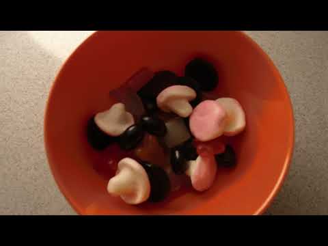 MongoTV_9644 - Spiser SKÅL SLIK Mandag Eftermiddag Imens Ser Star Trek På Netflix