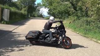 Technique pour tourner plus serré à moto : améliorez votre prise de demi-tour et de lacets)
