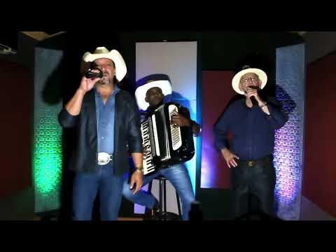 Os Filhos de Goiás Amor Distante (Dorivan Maurozinho e Azulão)