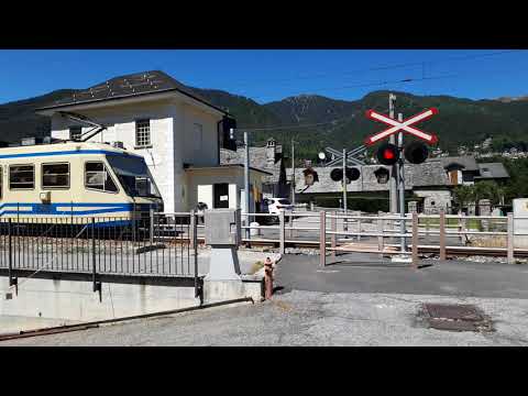 Passaggio a livello Craveggia (I)//Railroad crossing//Bahnübergang