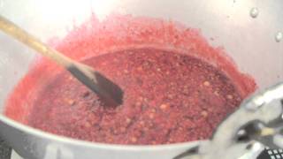 How to make raspberry and whitecurrant jam