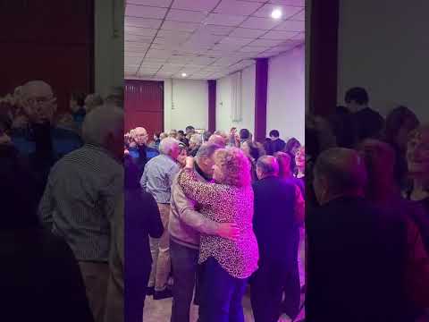 INCREÍBLE cena y baile en LANDETA!! A salón LLENO!!