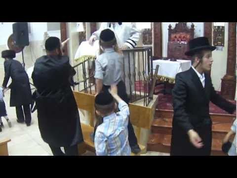 Midnightrabbi's son getting a bracha from the Kaliver Rebbe 5773!