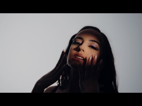 Elia - Foxy (Official Video)