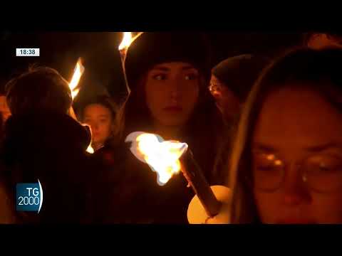 Terremoto L'Aquila, fiaccolata nella notte. Mattarella: "Impegno a completare la ricostruzione"