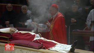 Bidding farewell to Benedict XVI: Translation to St. Peter&#39;s Basilica - Highlights