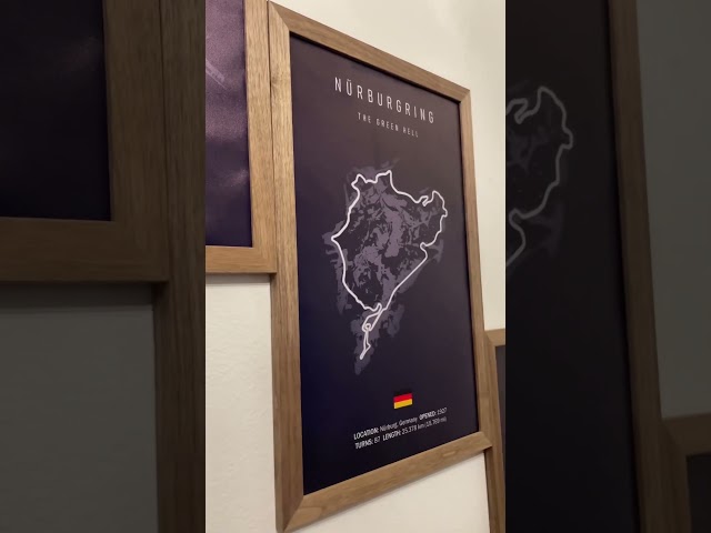 Vídeo relacionado con Komergave 9 piezas F1 Póster de carreras Lienzo Art Prints Superdeportivo Arte de Pared para Niños y Hombres Coche de Carreras Arte de Pared para Oficina, Dormitorio, Sala de Estar Decoración de