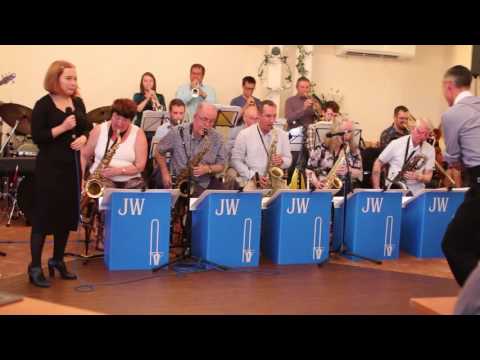 'Fly Me To The Moon' - The Jonathan Wyatt Big Band feat. Ellie Bea