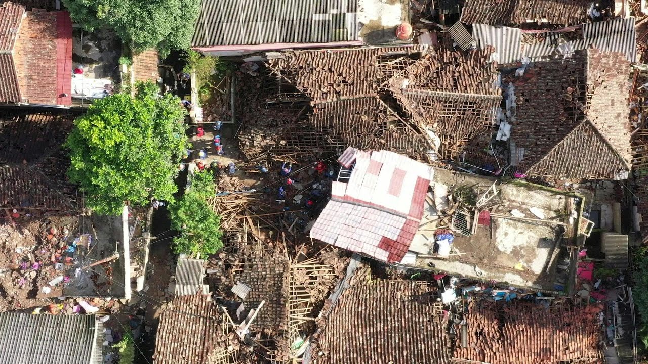 حصيلة ضحايا زلزال إندونسيا ترتفع إلى 310 قتلى | AFP
