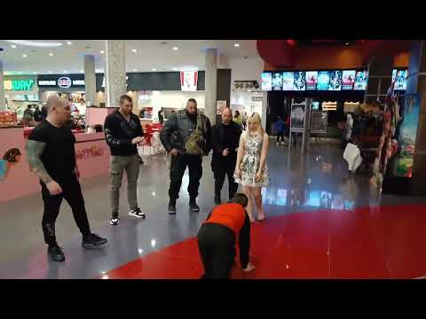 TOSHO KYKATA I ORKITE NA SATANATA RAZVEJDAT KUCHE V MOLA