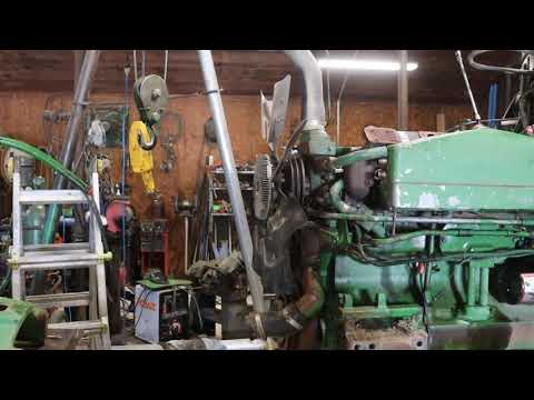 John Deere 4850 engine overhaul.