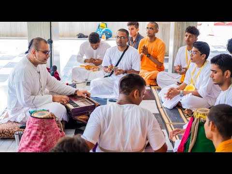 Yashomati Nandana with Lyrics | Vaishnav Bhajans | Nitai Madhav Prabhu