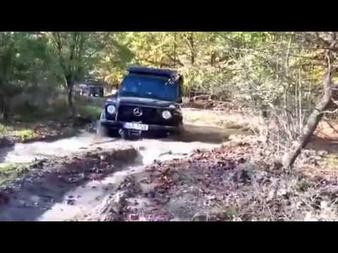 Mercedes G-class vs Hummer H2 off road in mud and water 4x4