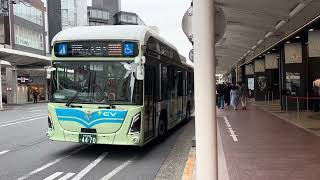【EV仕様車】京都市バス車番4470いすゞエルガEV車種ZAC-LV828L1四条河原町通下鴨神社北大路バスターミナル経由金閣寺行き四条河原町バス停発車シーン