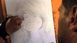 Nelson Santos pour faire le portrait dun oiseau