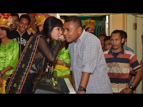 AZIZAH ft Jen & Jane - SMAK SETIA BAKTI RUTENG.