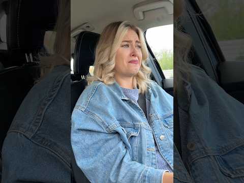 Când se întâlnesc 2 femei într-o intersecție