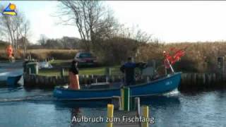 preview picture of video 'Inselmitte Usedoms - der Achterwasserhafen von Loddin'