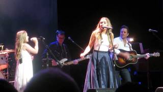 Nashville Concert - Lennon and Maisy Stella Heart On Fire (and Chip Esten)