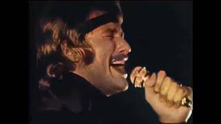 Johnny chante "Entre mes mains" en live - Version colorisée (19.04.1969)