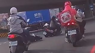 【車禍影片】阿怎麼又一個.... 3分鐘巧遇2車禍（2025.03.16 高雄市三民區民族一路