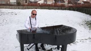 frozen piano snowman sneeuwpop