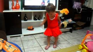 Emily Vitoria dançando Segure tudo que foi conquistado