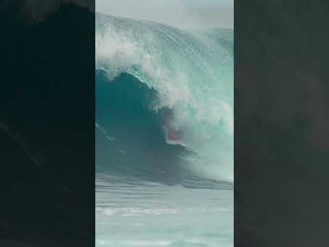 Gabriel Medina SUPER DEEP in Backdoor!