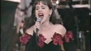 Tina Arena - I Still Haven&#39;t Found What I&#39;m Looking For (Live at Carols in the Domain 1988)