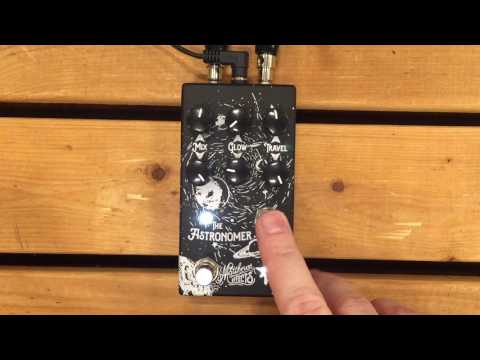 5 Minutes with the Matthews Effects Astronomer Reverb - Pedal Demo